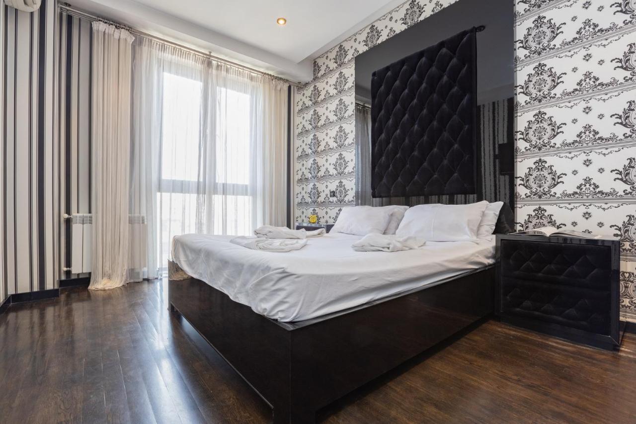 Stay Inn-Ararat View Apt Near Vernissage Erevan Esterno foto