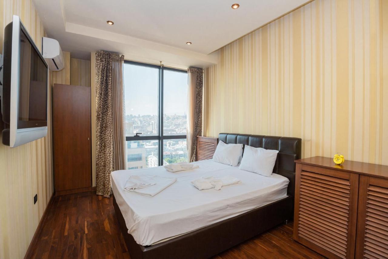 Stay Inn-Ararat View Apt Near Vernissage Erevan Esterno foto